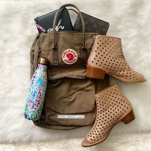 Fjallraven Kanken Backpack with 17in Laptop Sleeve